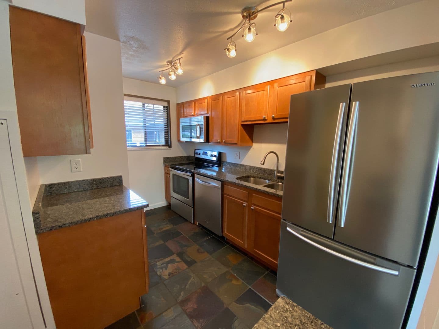 Columbus Apartment: 111 W Hudson St