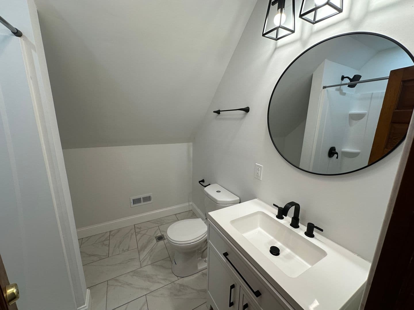 Columbus Apartment: 1495 Michigan Ave