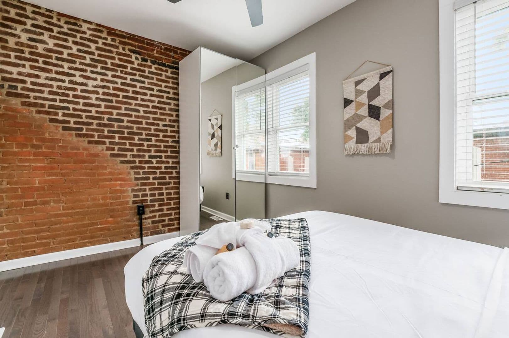 Columbus Apartment: 60 Clark Pl
