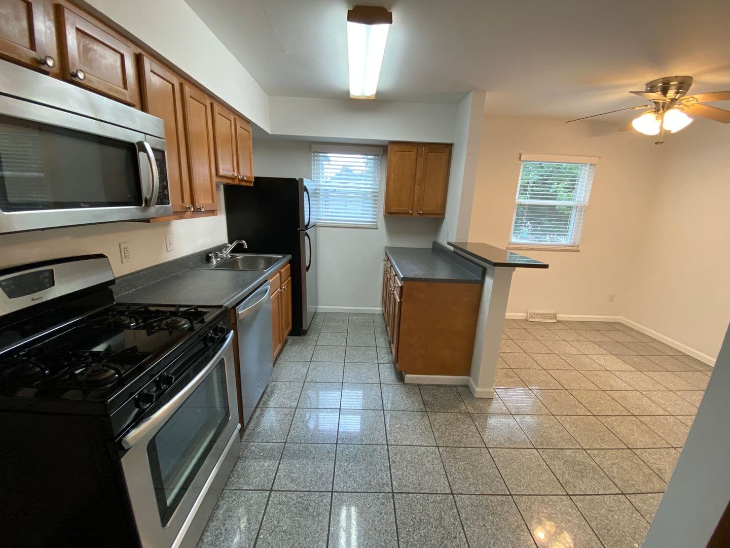 Columbus Apartment: 1451-1461 Worthington St