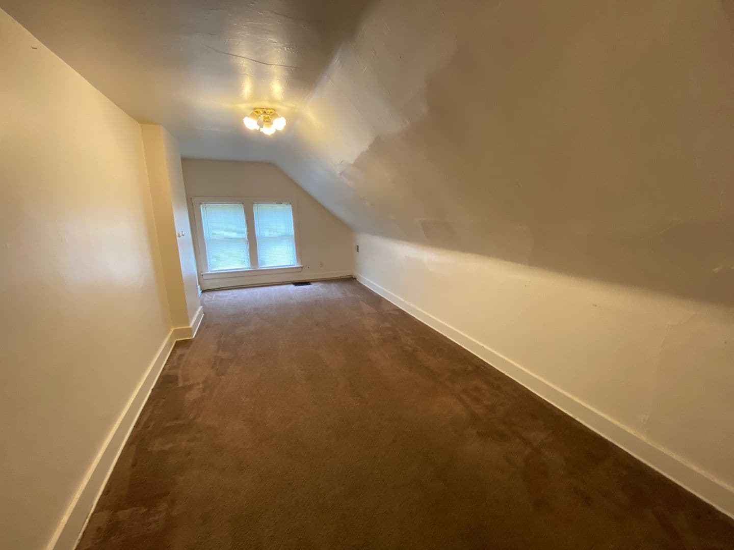 Columbus Apartment: 323 E 18th Ave