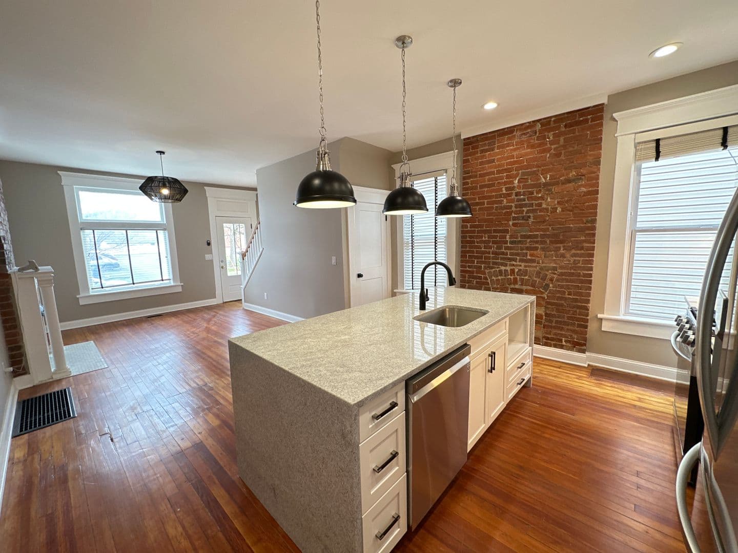 Columbus Apartment: 235-237 W 8th Ave