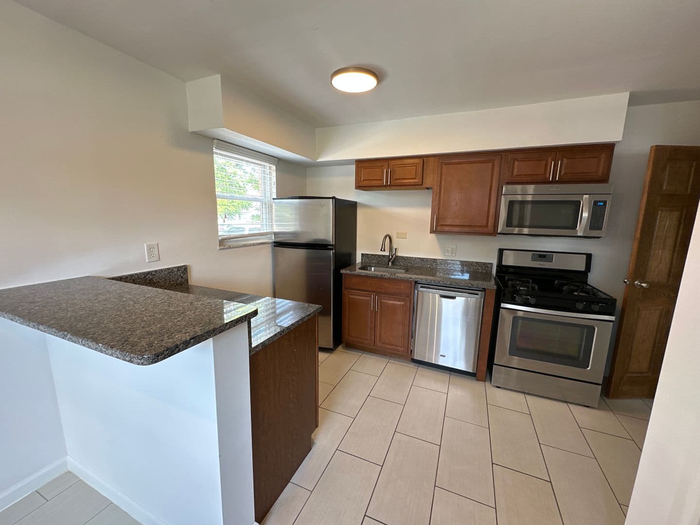 Columbus Apartment: 1444-1466 Worthington St