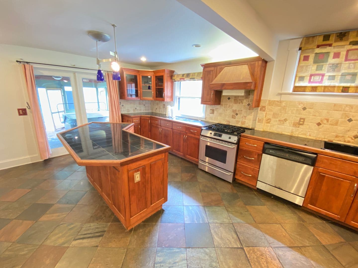 Columbus House: 60 Smith Pl