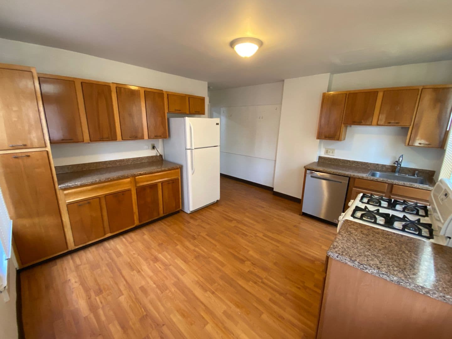 Columbus Apartment: 50 W Maynard Ave