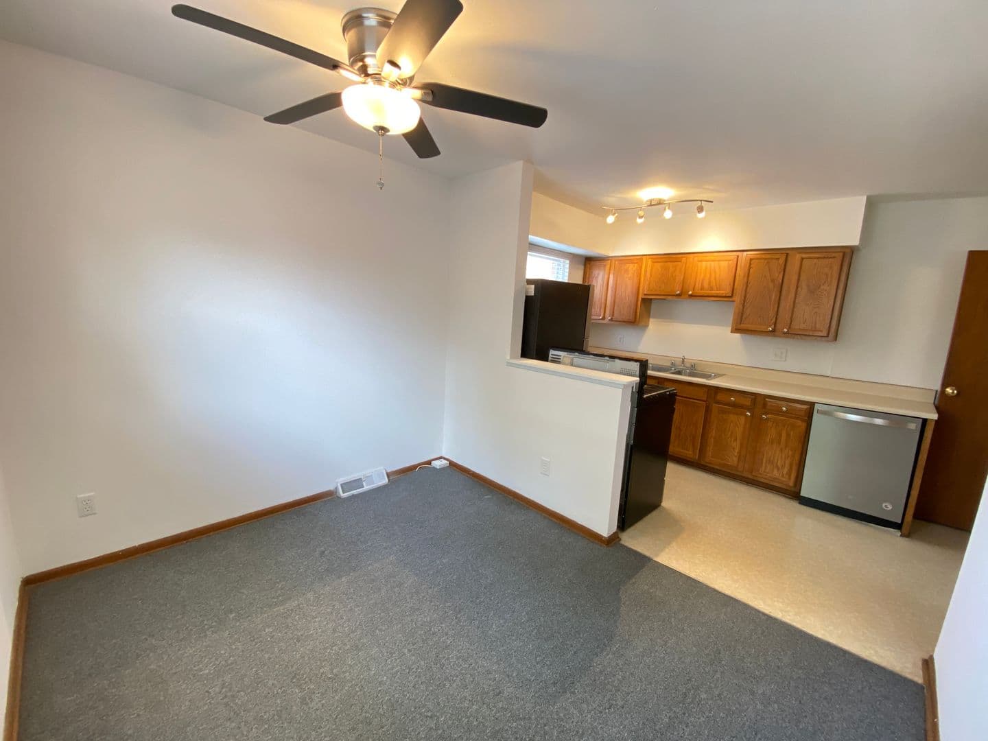 Columbus Apartment: 1444-1466 Worthington St