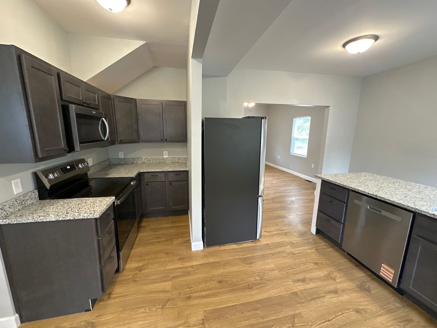 Columbus House: 459 E Oakland Ave