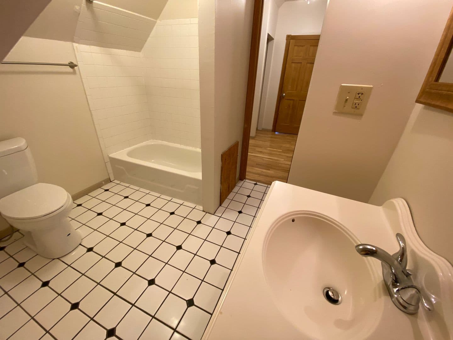 Columbus Apartment: 49 W Blake Ave