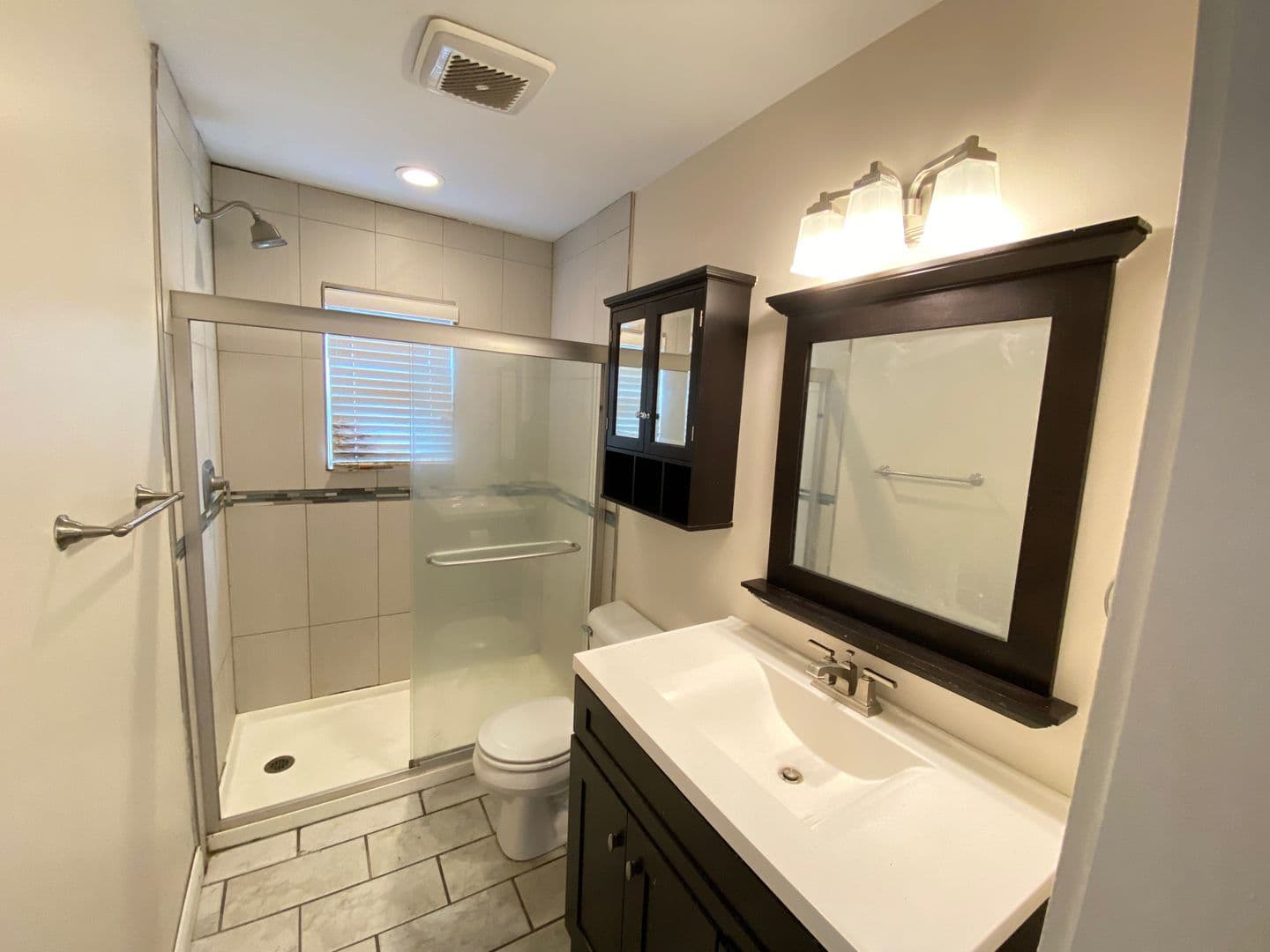 Columbus Apartment: 223-225 W 8th Ave