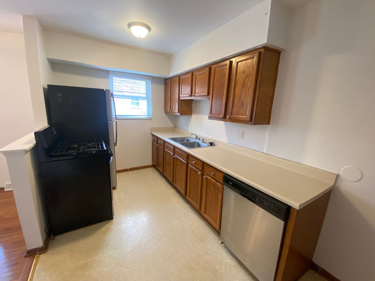 Columbus Apartment: 1444-1466 Worthington St