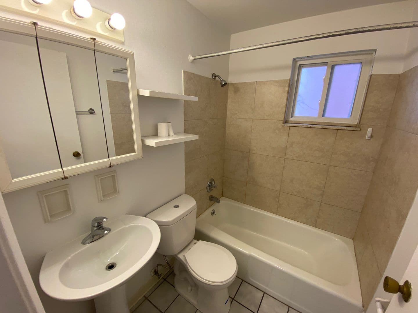 Columbus Apartment: 39 W 10th Ave