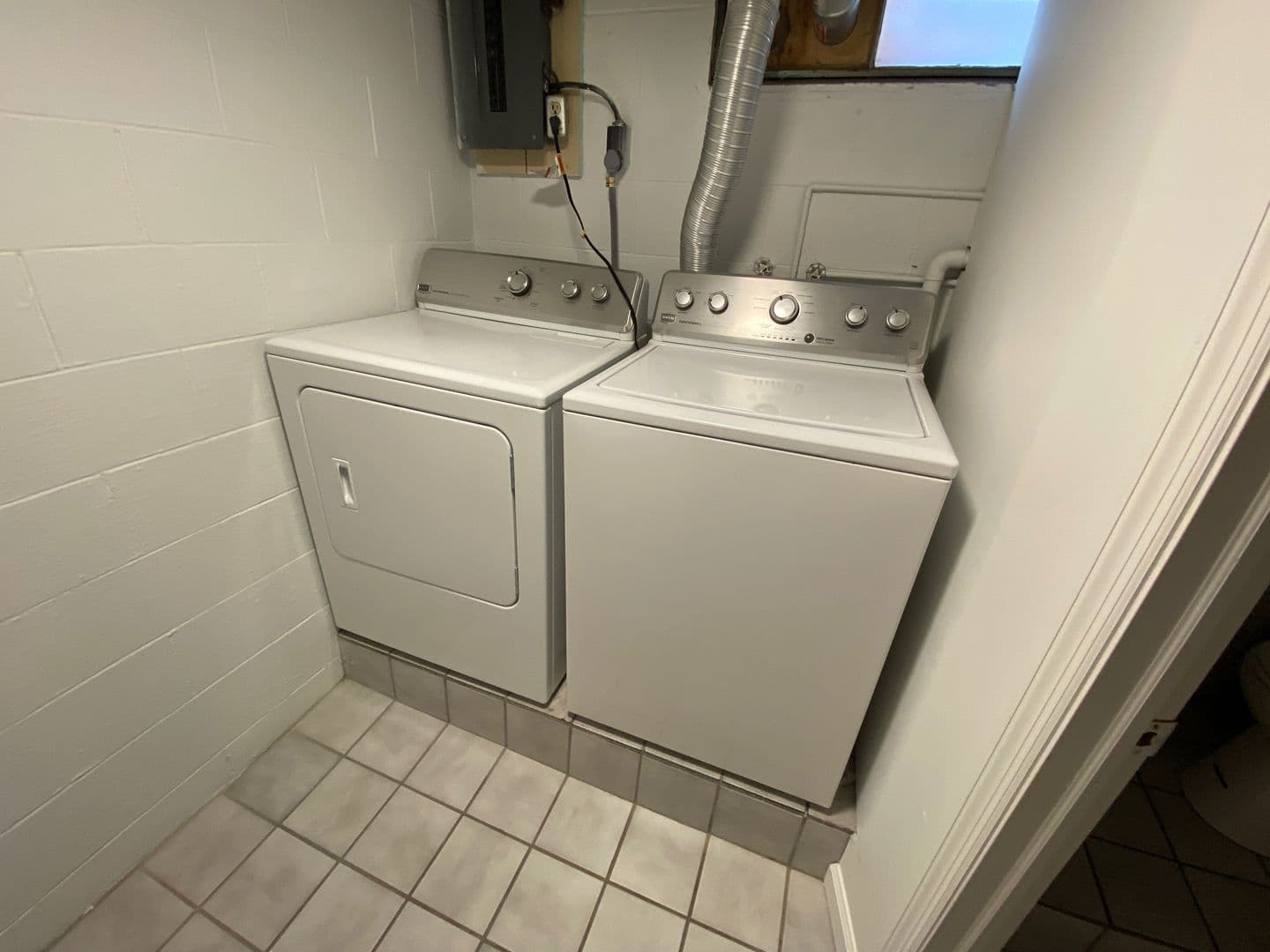 Columbus Apartment: 39 W 10th Ave