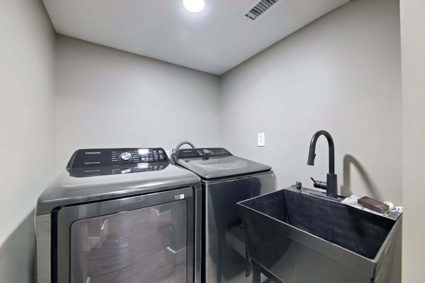 Columbus Apartment: 183 E 14th