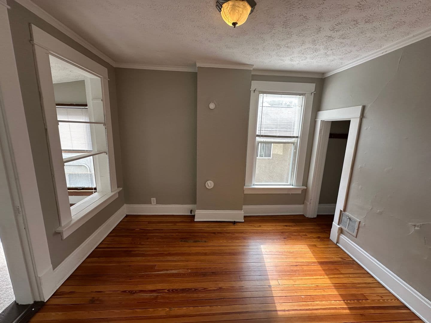 Columbus House: 184 E 12th Ave