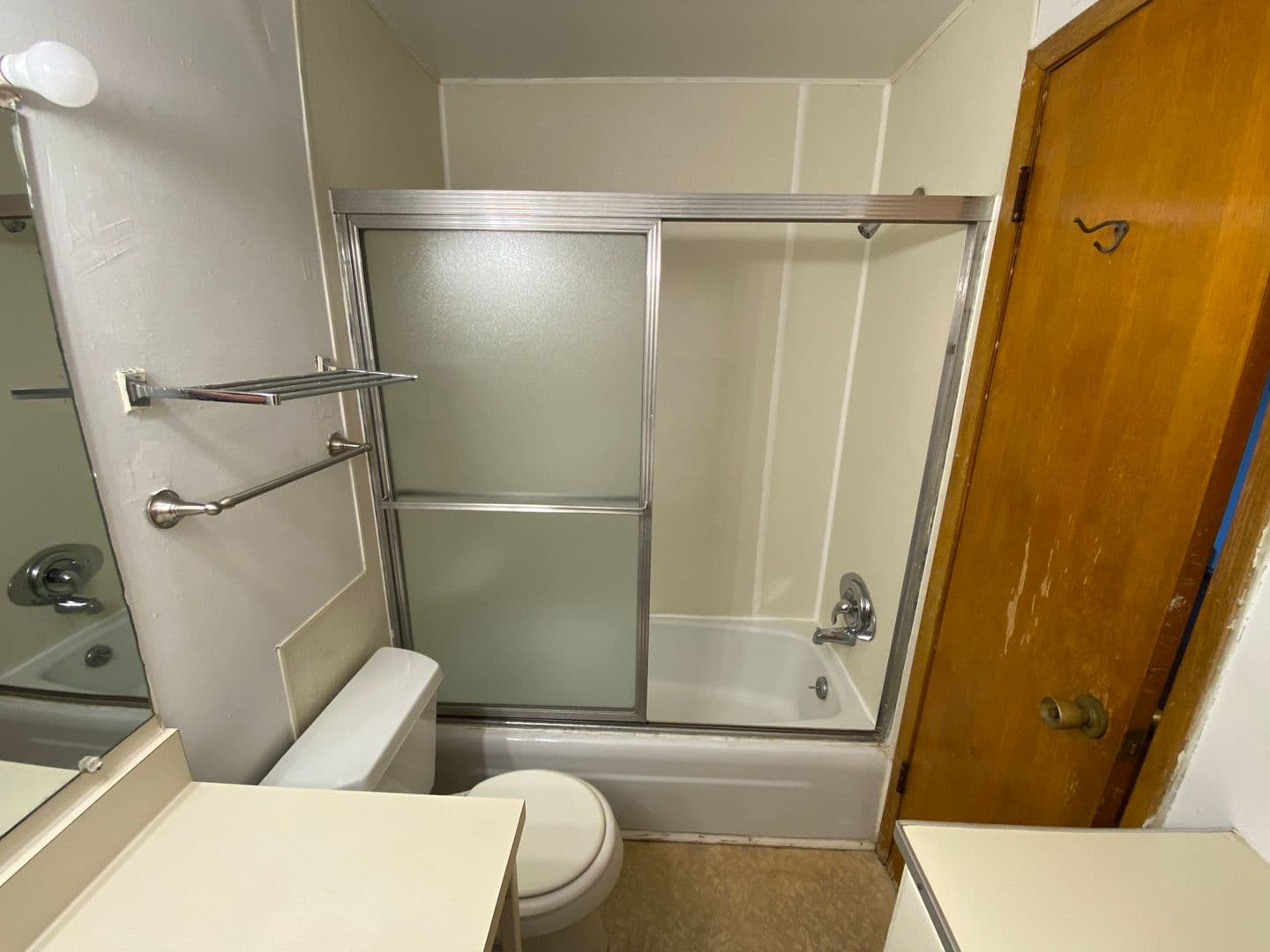 Columbus Apartment: 240-242 W 8th Ave