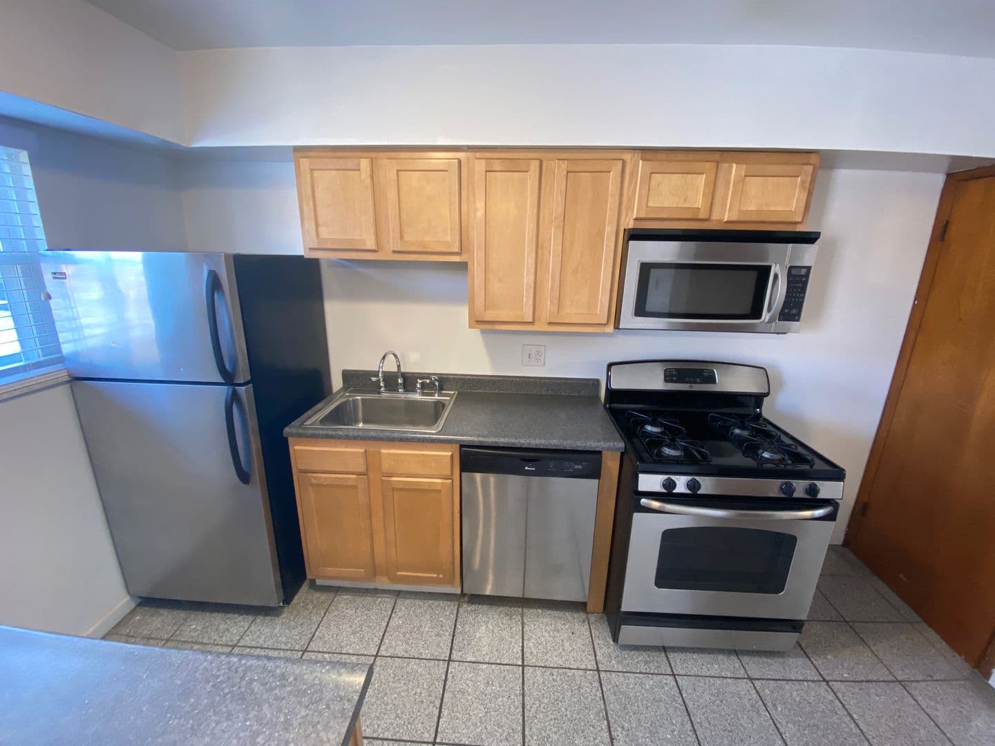 Columbus Apartment: 1451-1461 Worthington St
