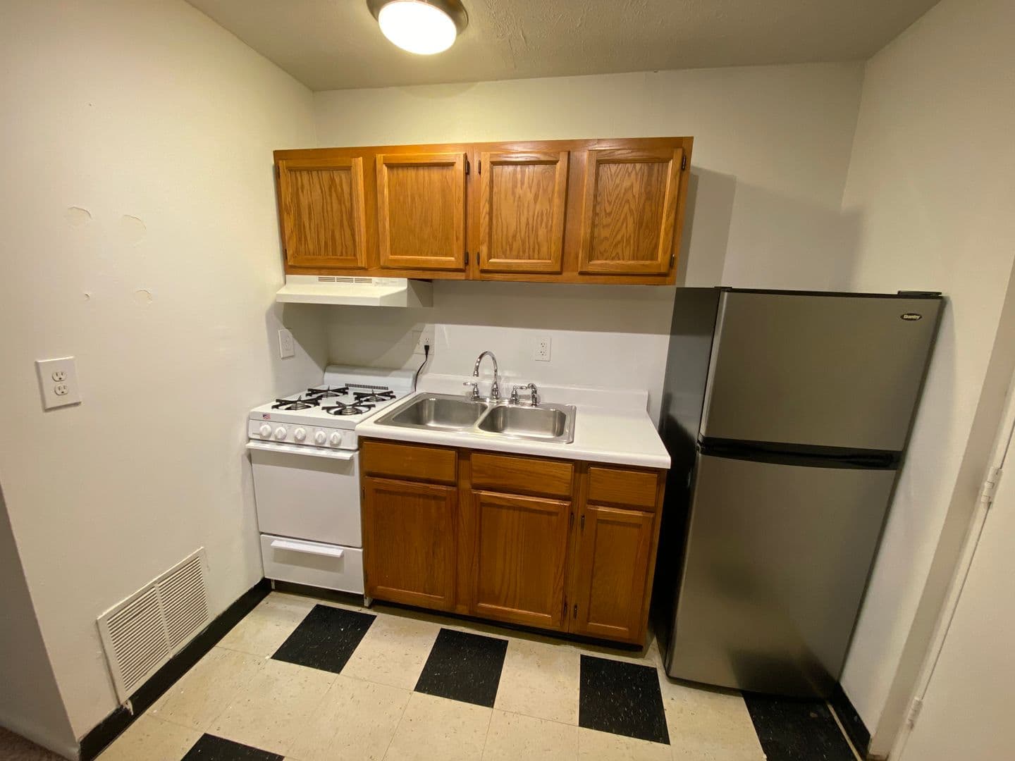 Columbus Apartment: 42-50 W Oakland Ave