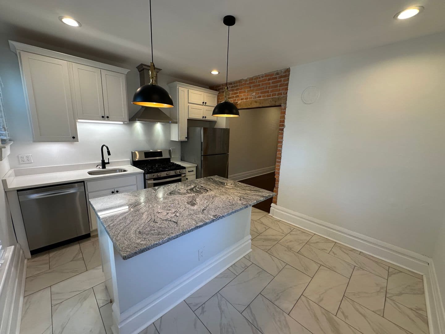 Columbus Apartment: 1495 Michigan Ave