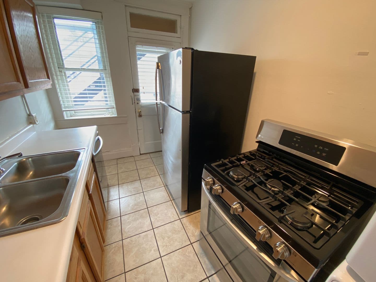 Columbus Apartment: 4-16 E Norwich Ave