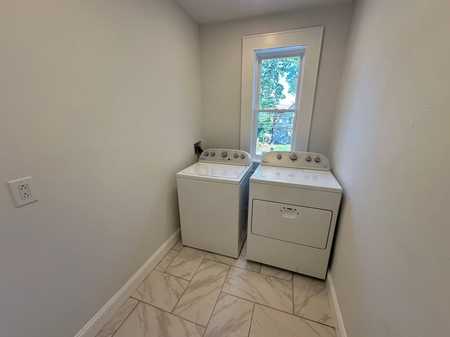 Columbus Apartment: 1495 Michigan Ave