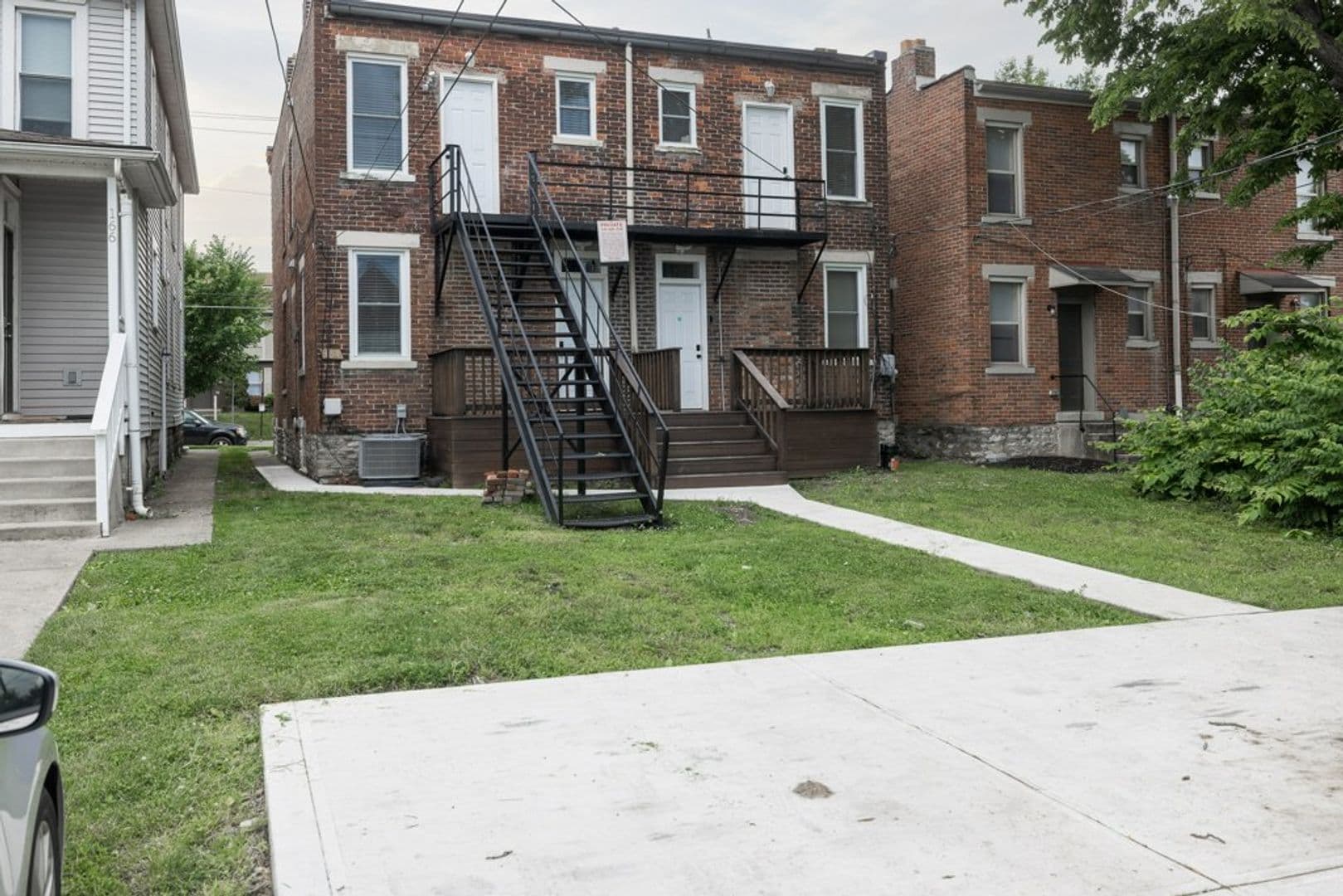 Columbus Apartment: 162-164 E 11th Ave