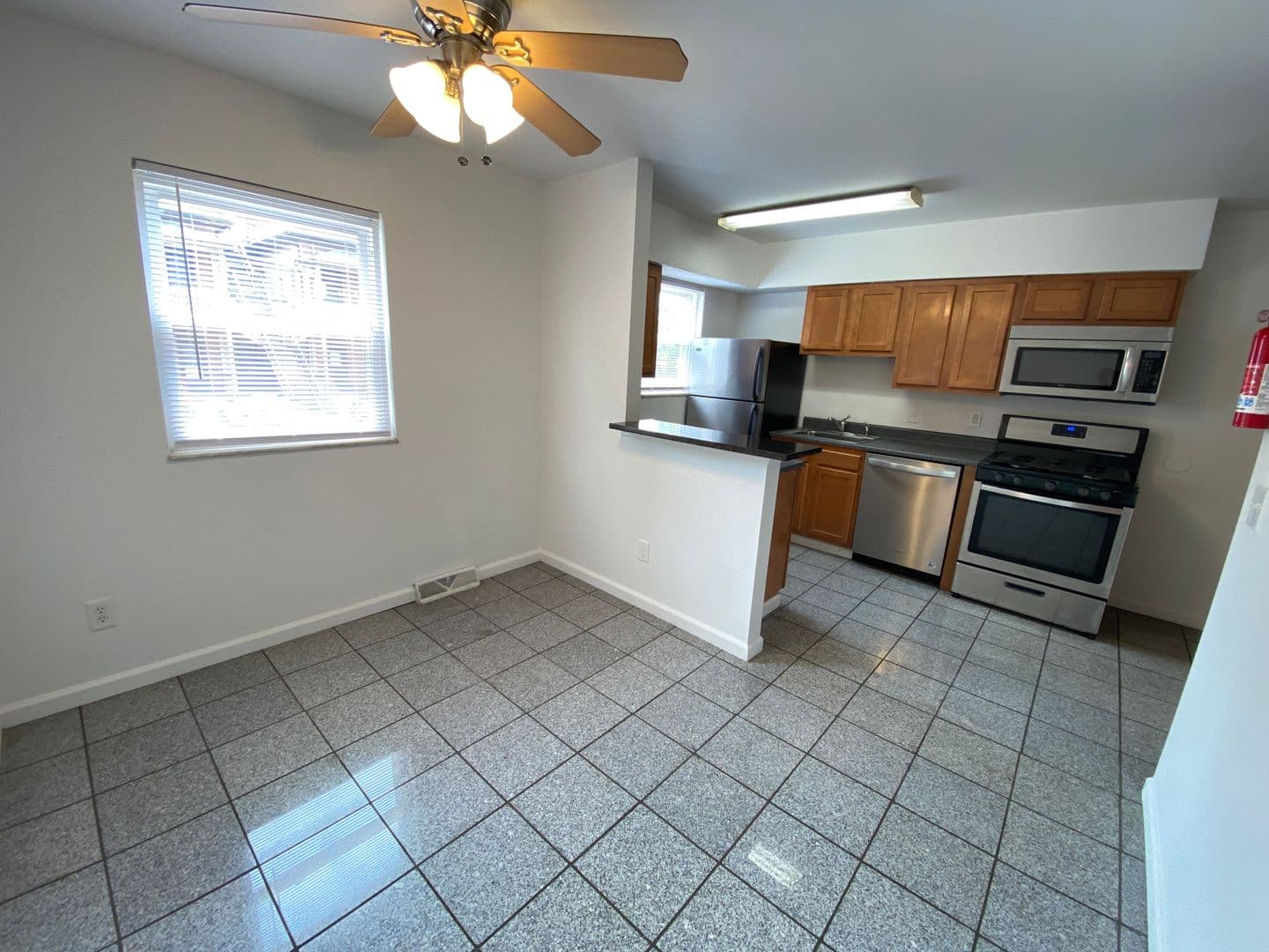Columbus Apartment: 1444-1466 Worthington St