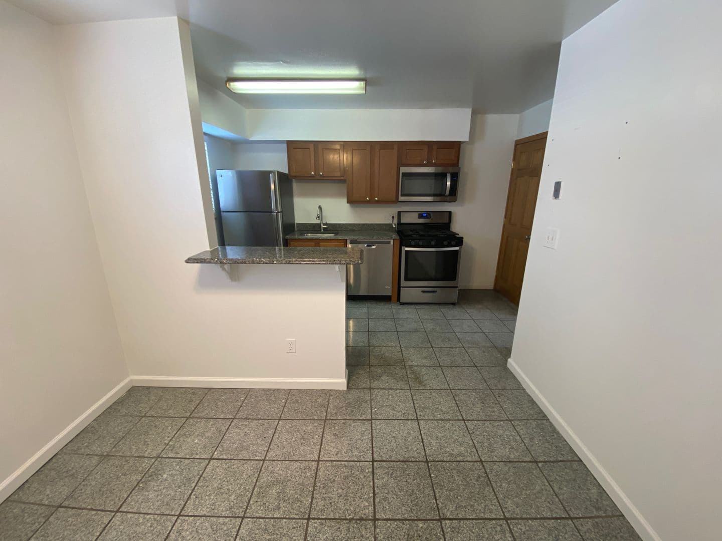 Columbus Apartment: 1451-1461 Worthington St