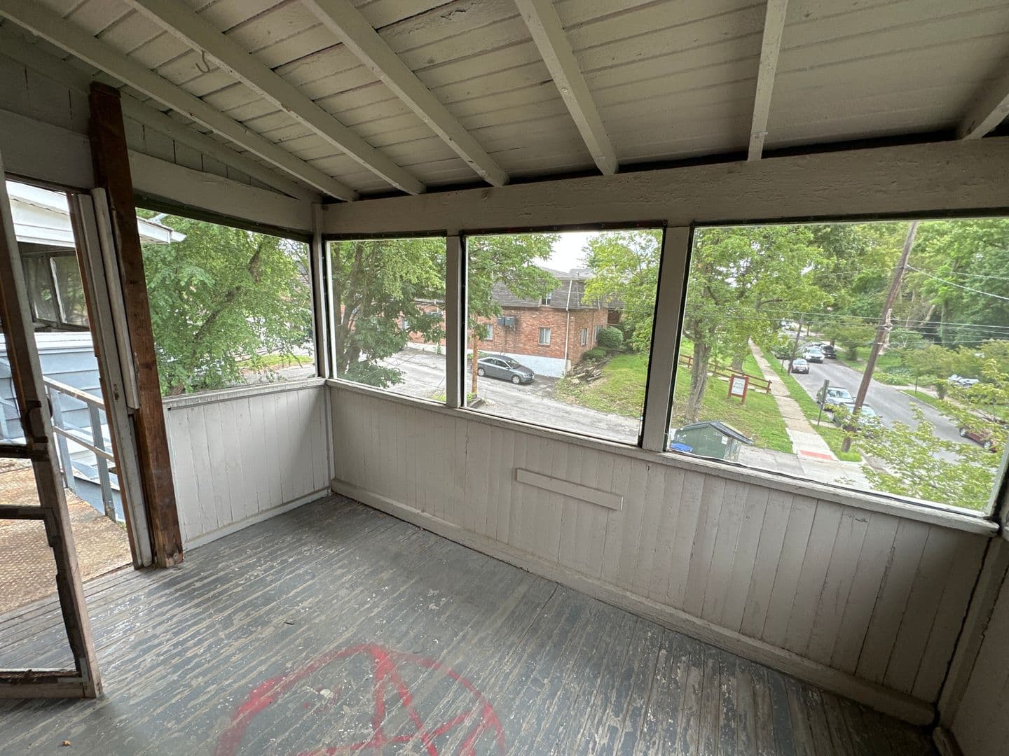 Columbus Apartment: 1932-1934 Summit St