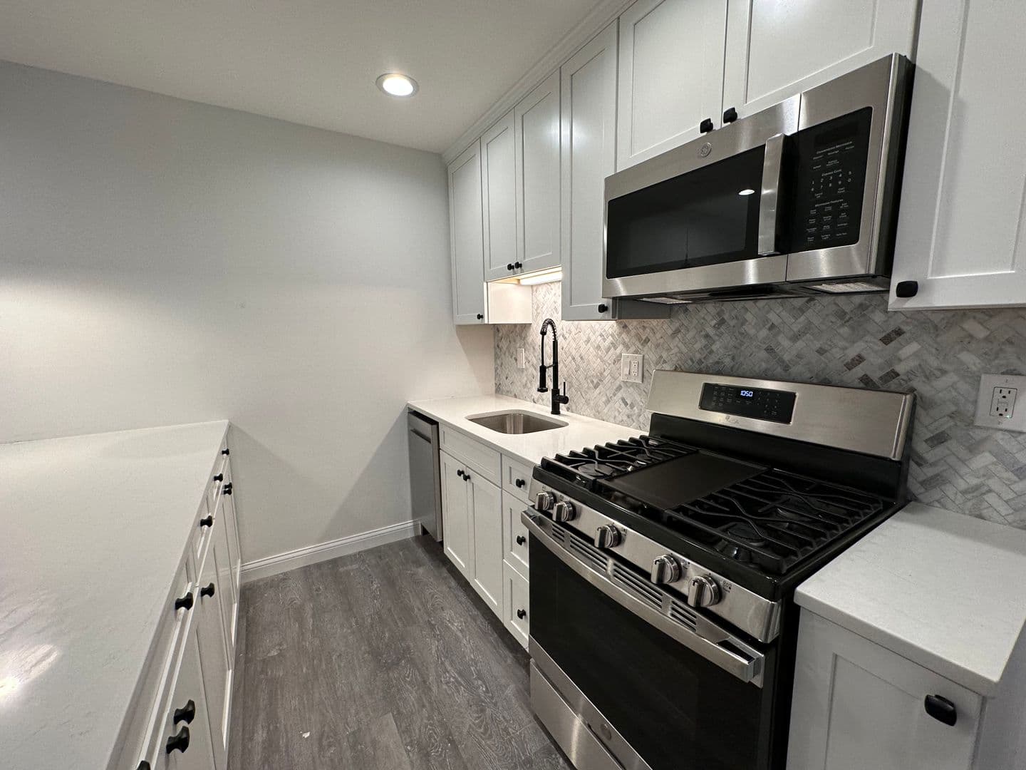 Columbus Apartment: 113 E Lane Ave