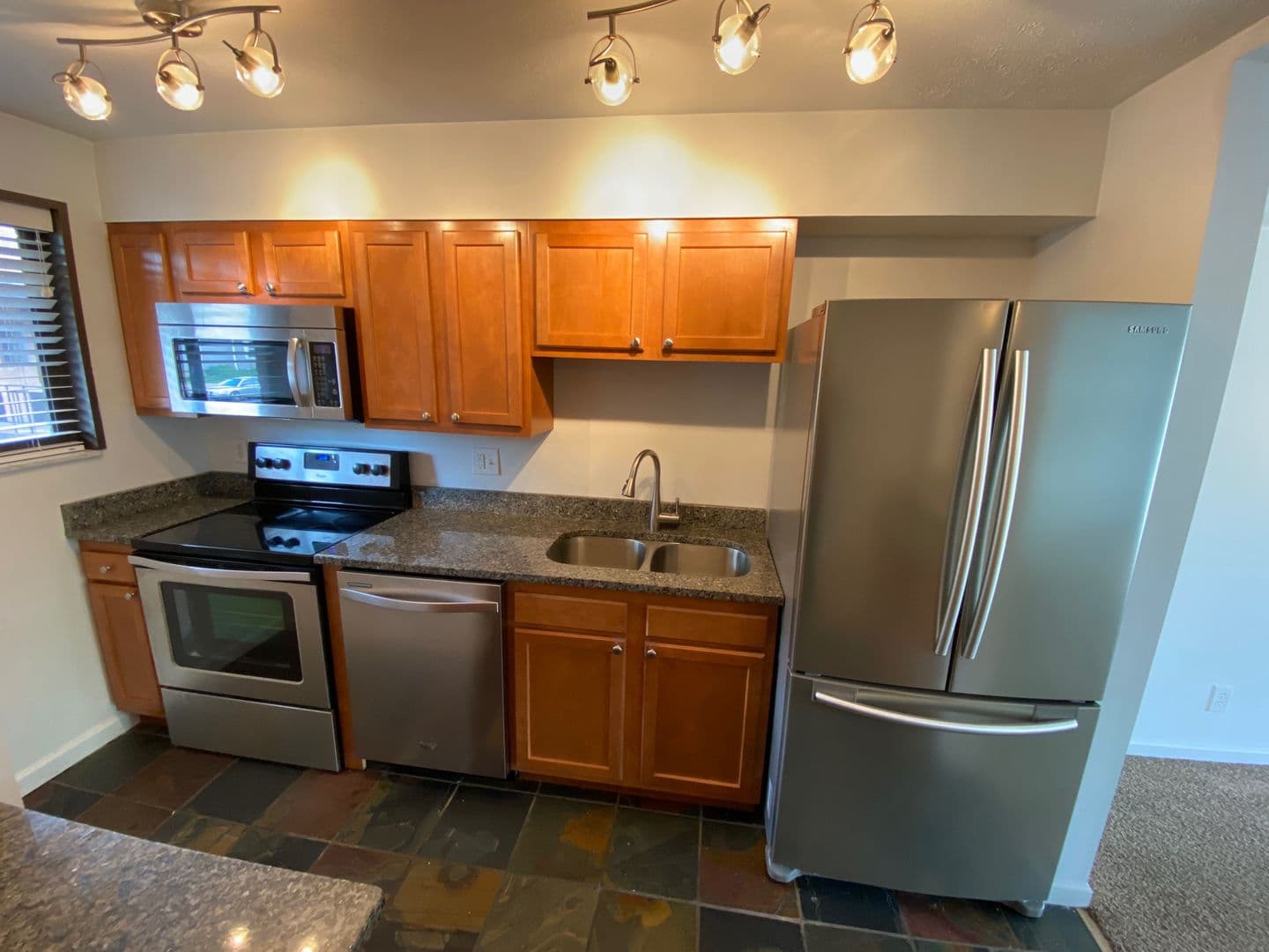 Columbus Apartment: 111 W Hudson St