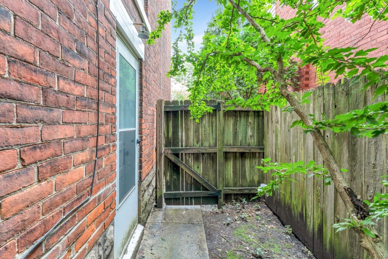 Columbus Apartment: 1497 Belmont Pl