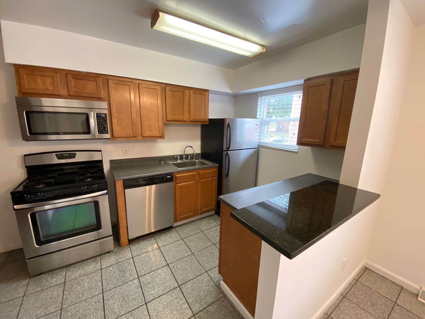 Columbus Apartment: 1444-1466 Worthington St