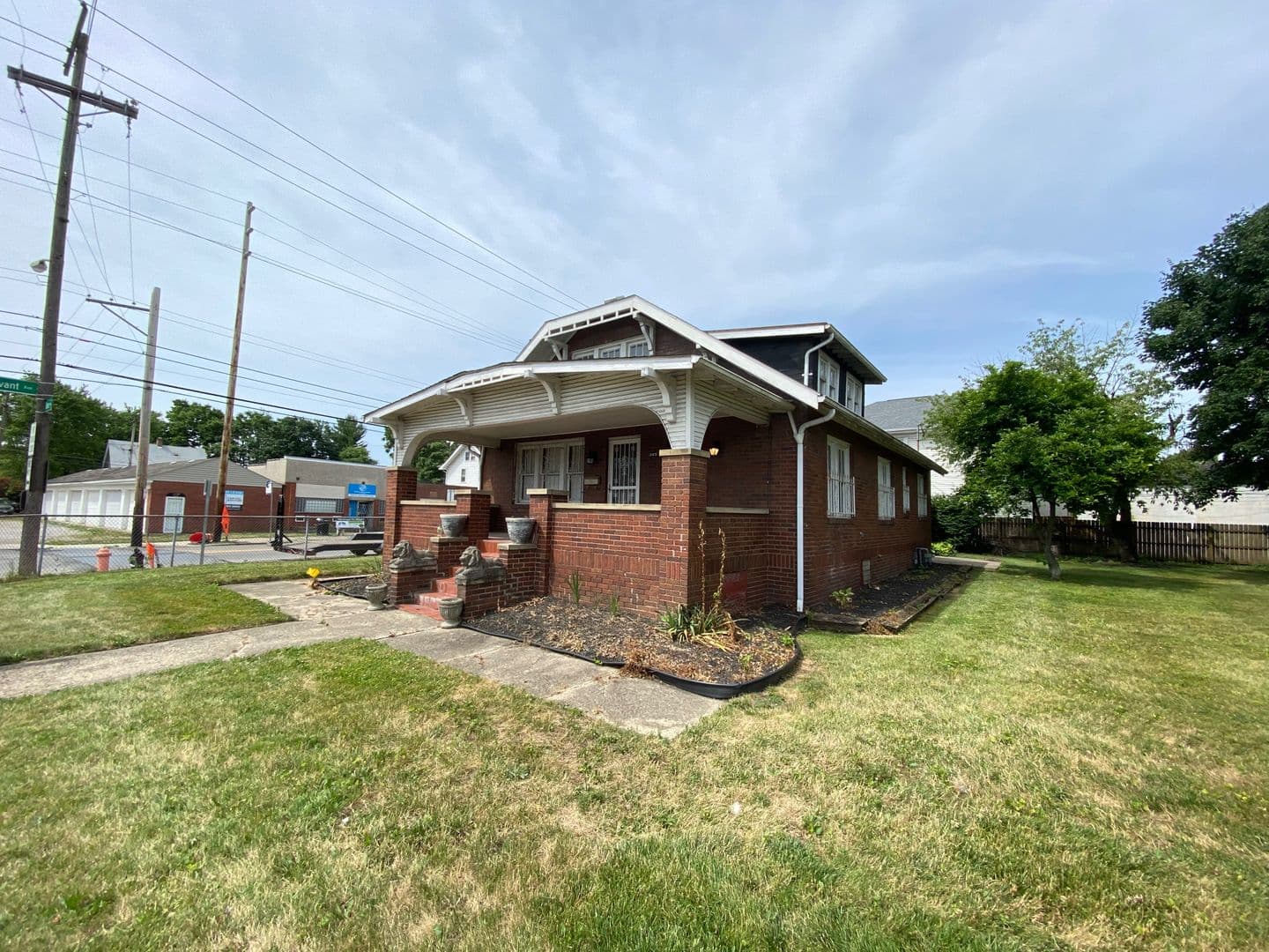 Columbus House: 345 Dana Ave