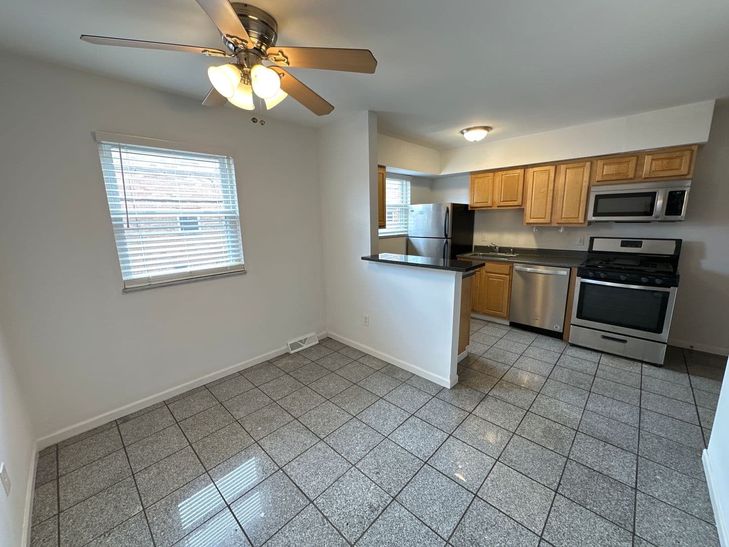 Columbus Apartment: 1444-1466 Worthington St