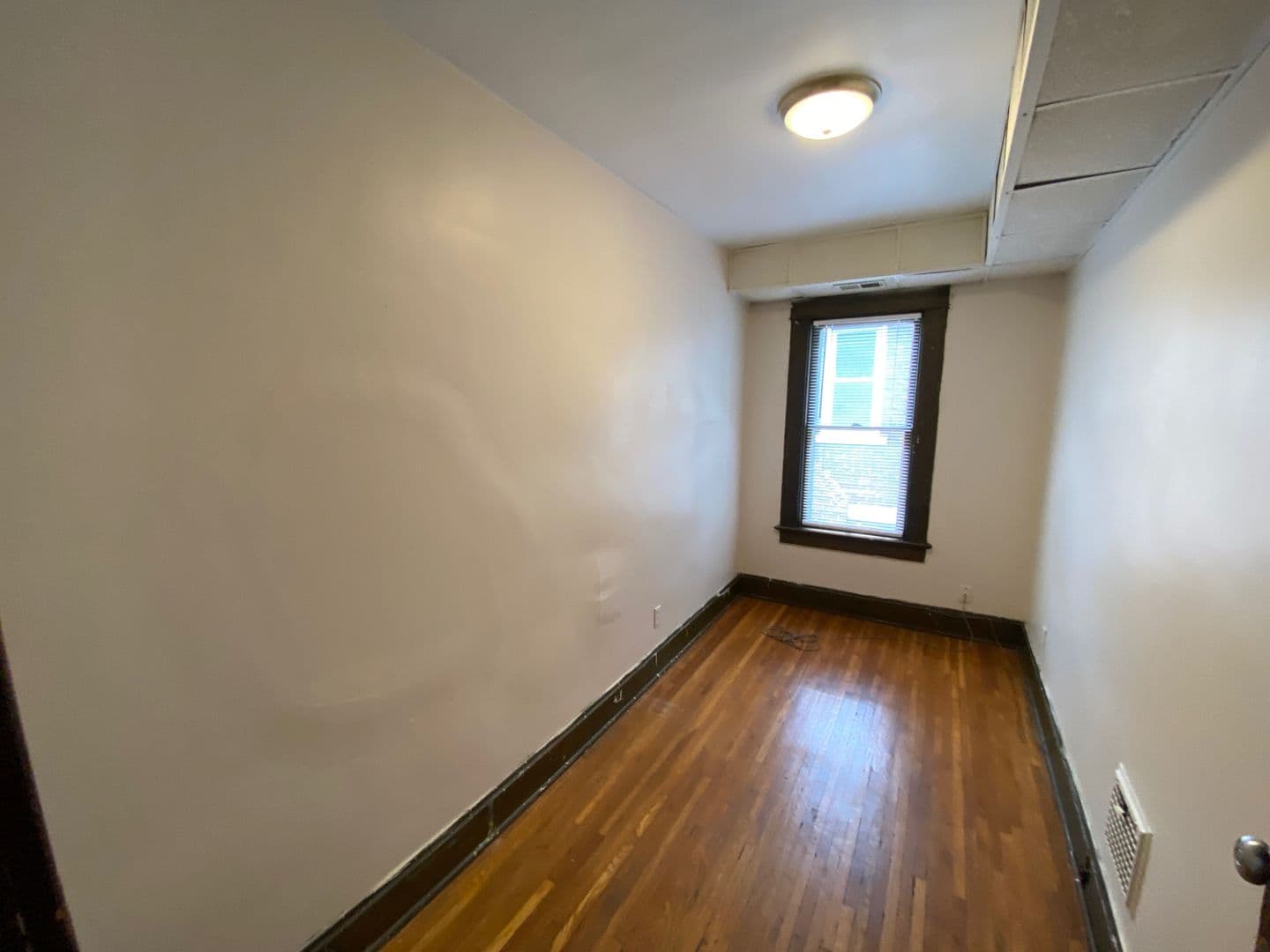 Columbus Apartment: 1932-1934 Summit St