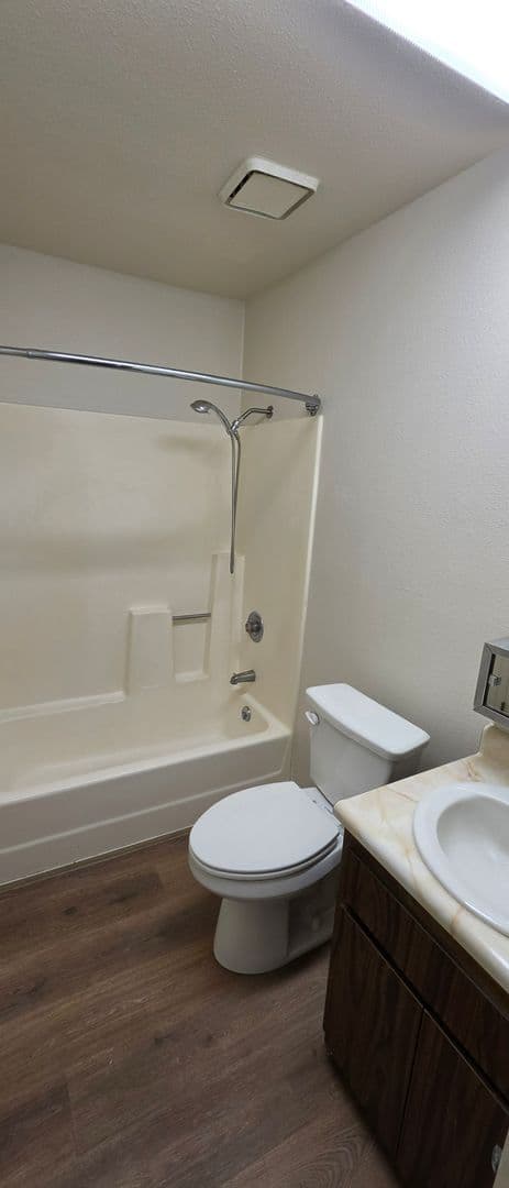 Redding Apartment: 870 Browning St