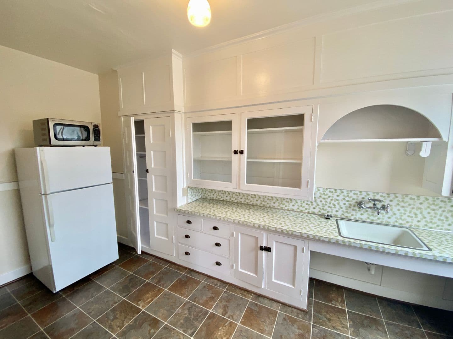 Seattle Apartment: 1615 15th Ave.