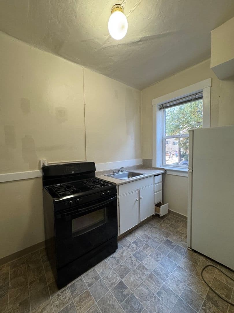 Seattle Apartment: 504 E. Denny Way
