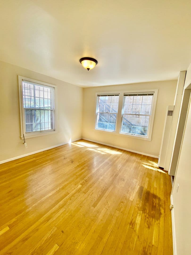Seattle Apartment: 1420 Boren Ave