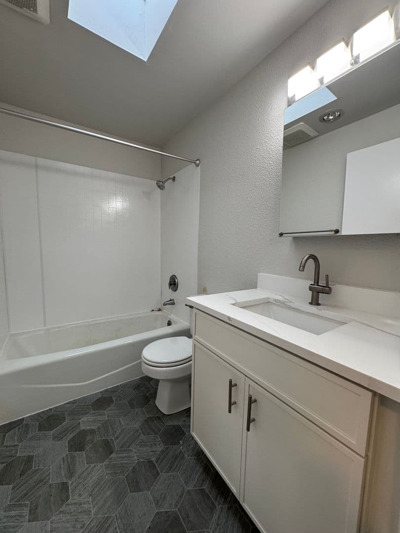 Seattle Apartment: 1727 14th Ave.