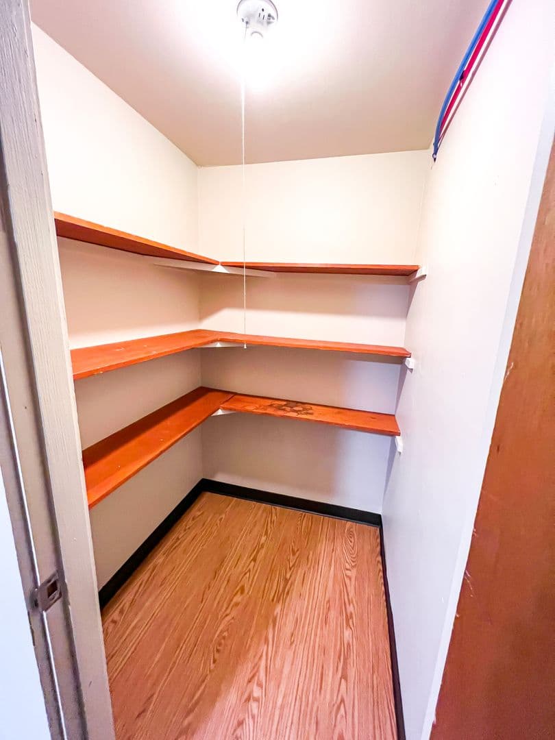 Seattle Apartment: 5233 15th Ave NE