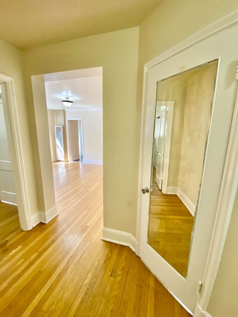 Seattle Apartment: 1420 Boren Ave