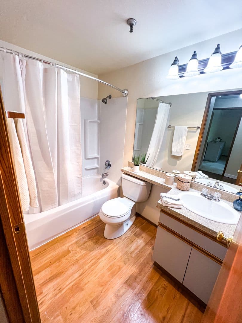 Seattle Apartment: 1215 Seneca St.