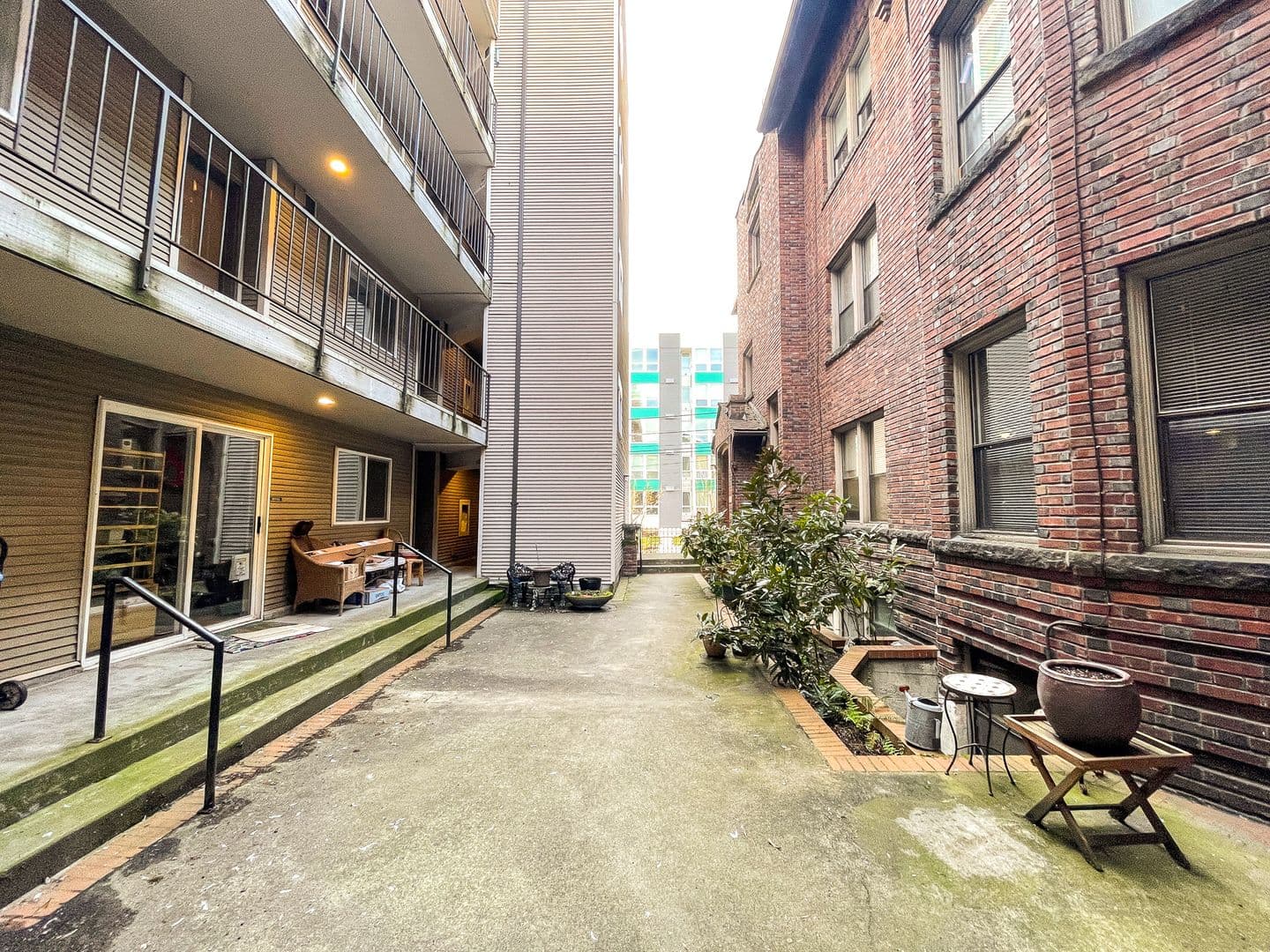Seattle Apartment: 1509 E Madison St