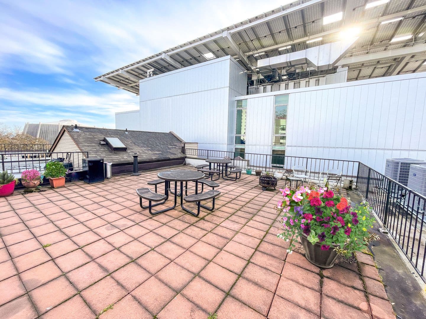 Seattle Apartment: 1509 E Madison St