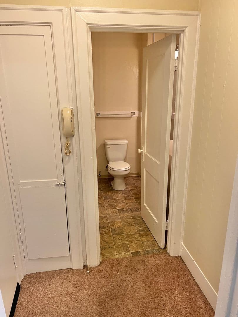 Seattle Apartment: 1509 E Madison St