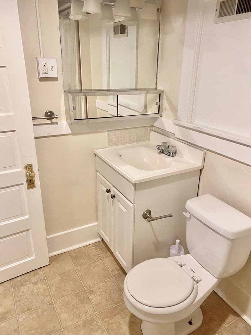 Seattle Apartment: 1812 E. Republican St.