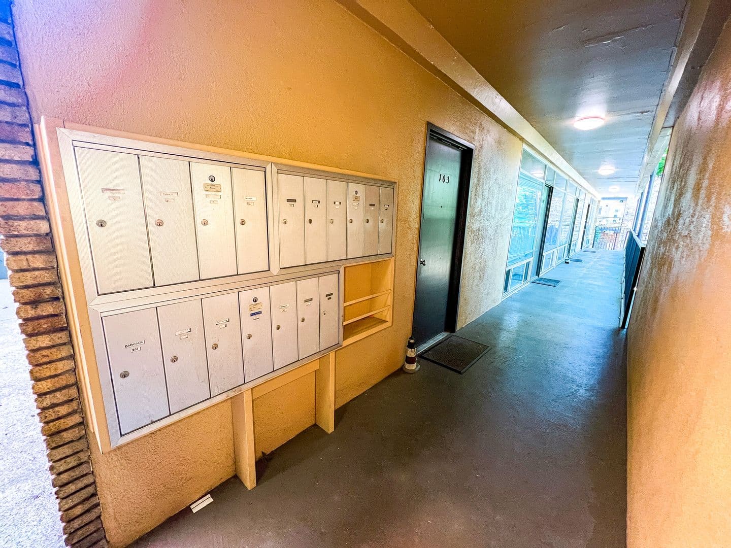 Seattle Apartment: 706 Belmont Ave E