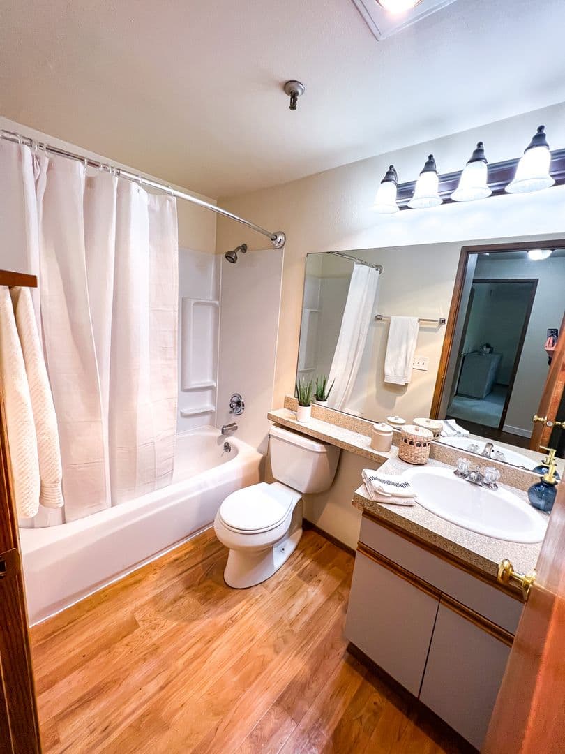 Seattle Apartment: 1215 Seneca St.