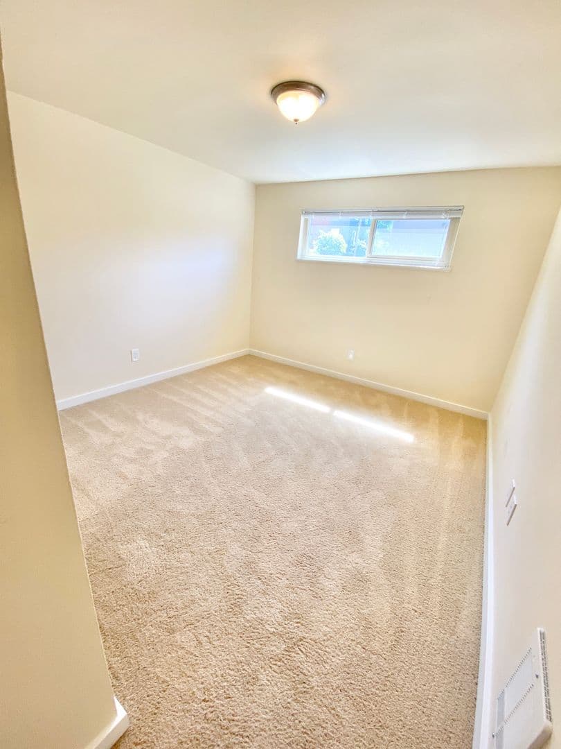 Seattle Apartment: 1700 Summit Avenue